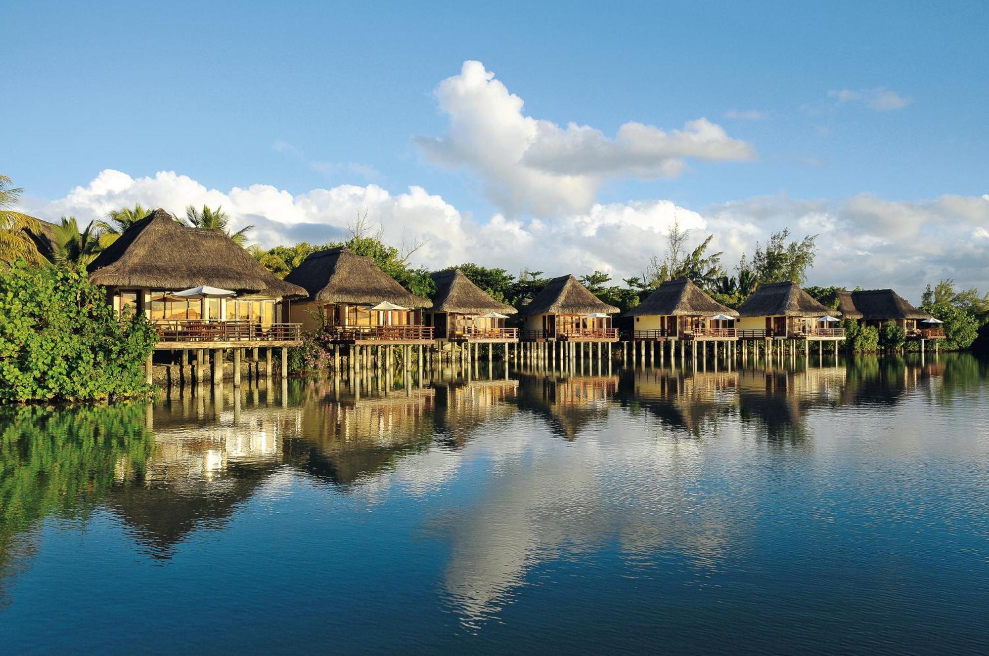 Constance Prince Maurice Poste de Flacq Exterior foto Overwater bungalows at the resort